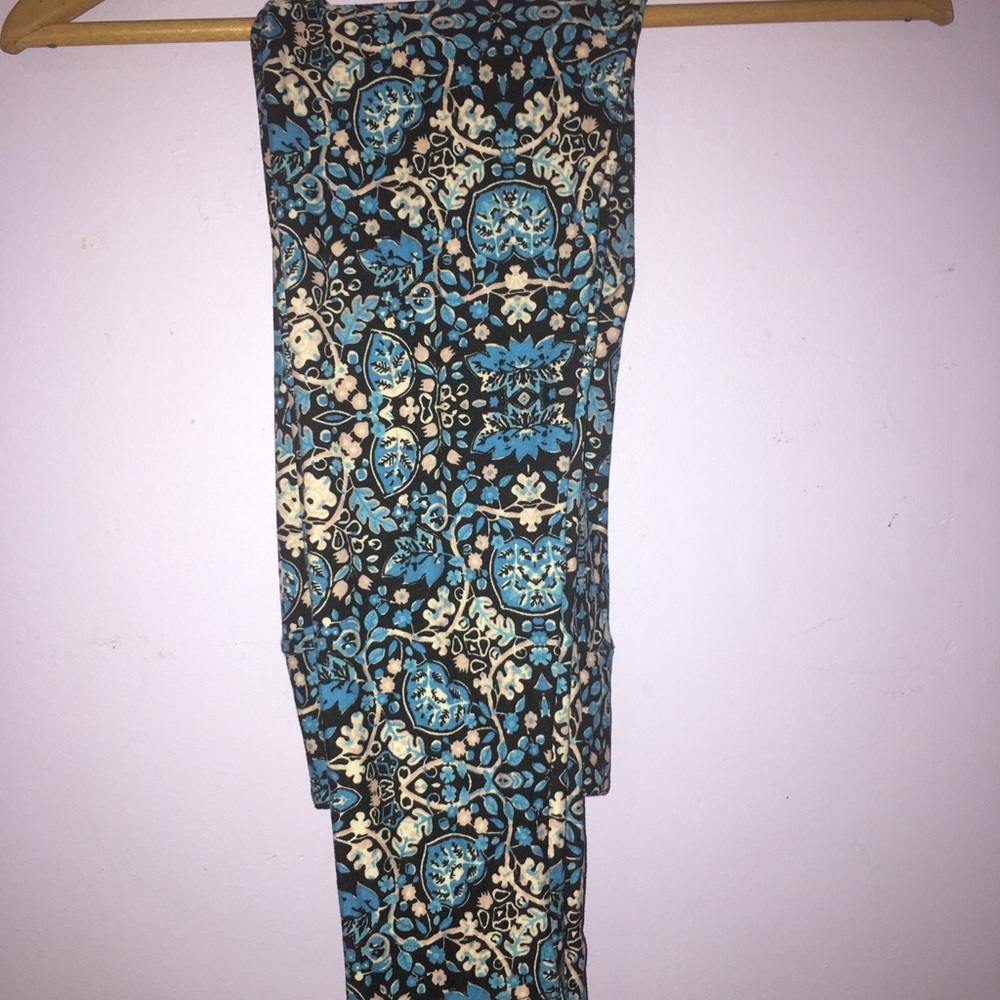 Lularoe OS paisley print